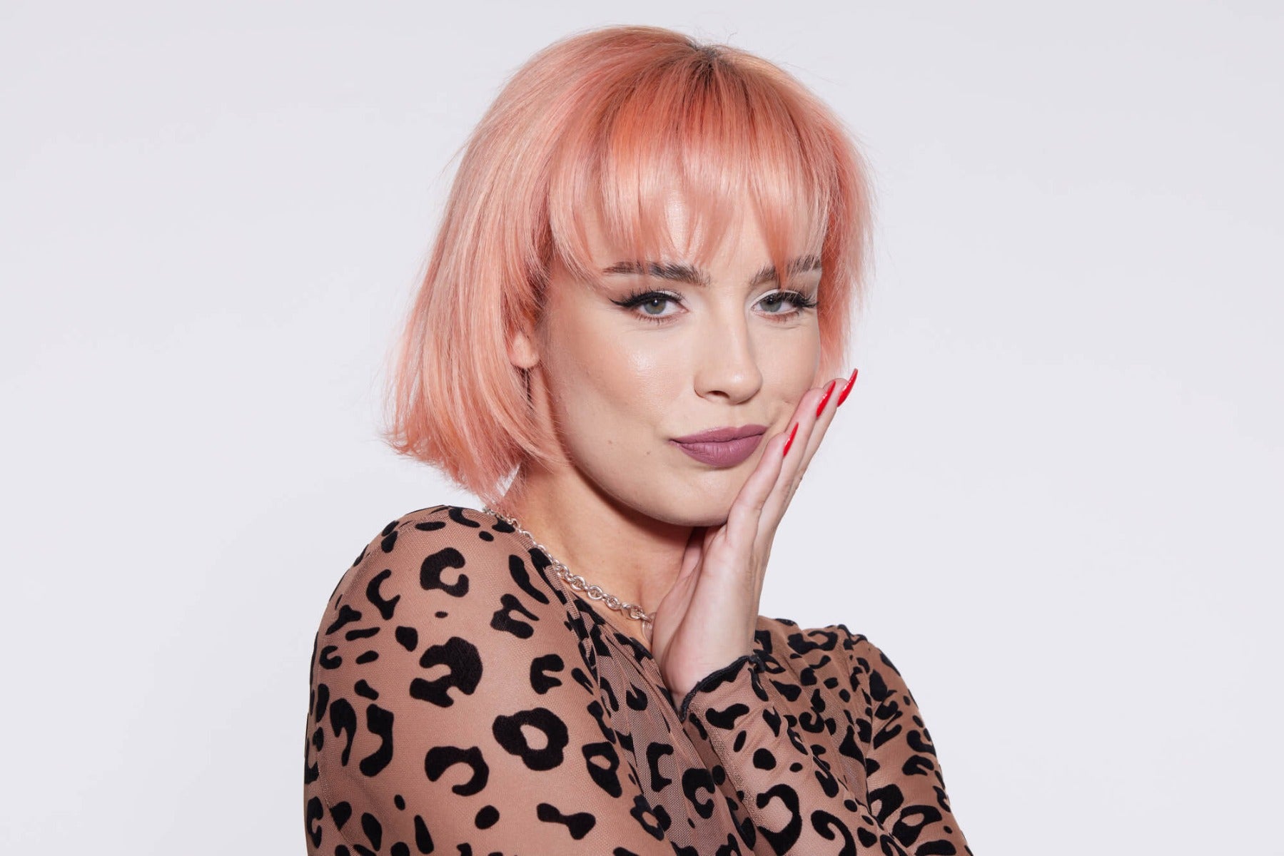 A photo of a model wearing Splat Hair Color's Peachy Coral Hair Dye